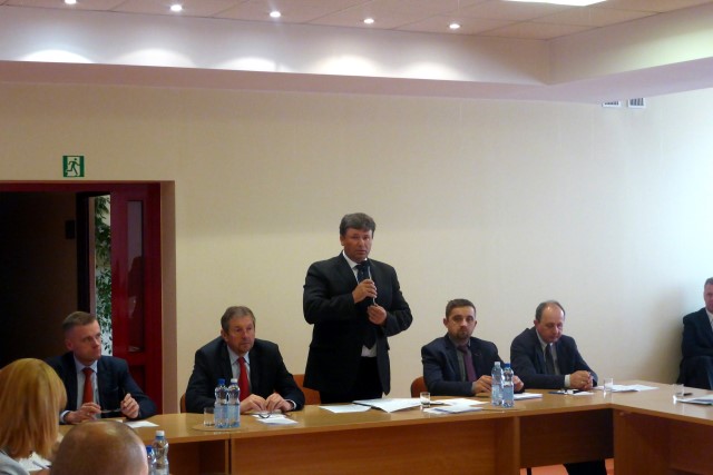 Więcej o: Uroczysta sesja Rady Powiatu Ostrowieckiego