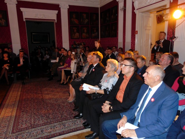 Więcej o: Dla niepodległej