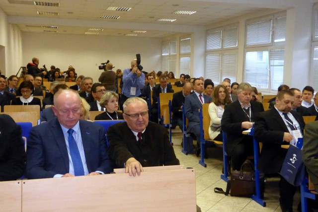 Więcej o: Międzynarodowe delegacje rozmawiają o kryzysie na Ukrainie