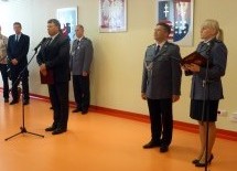 Więcej o: Odznaczenia i awanse dla policjantów z Powiatu Ostrowieckiego