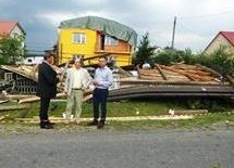 Więcej o: Nawałnica nad Powiatem Ostrowieckim. Zerwane dachy w Sarnówku Dużym