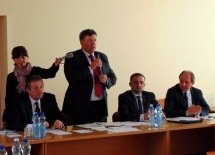 Więcej o: Powiat chętnie poprowadzi gimnazjum