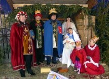 Więcej o: Mędrcy, Herod, dworzanie, anioły, diabły i Święta Rodzina. Orszak Trzech Królów po raz trzeci w Ostrowcu